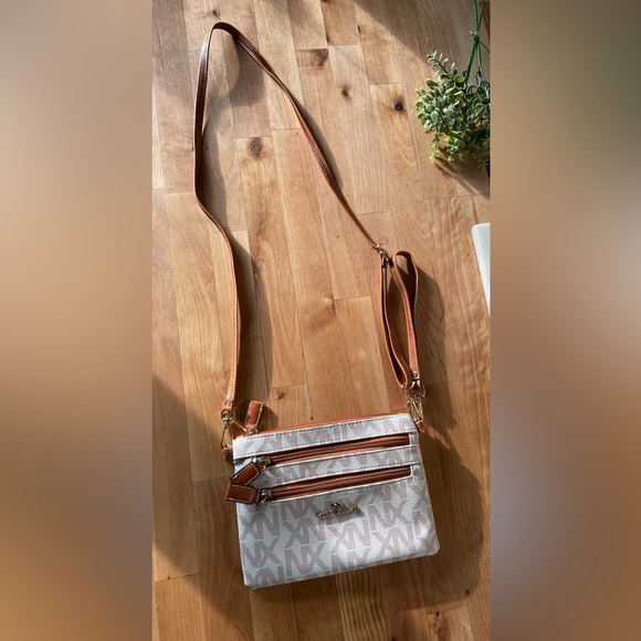 Purse - Picture 11 of 13